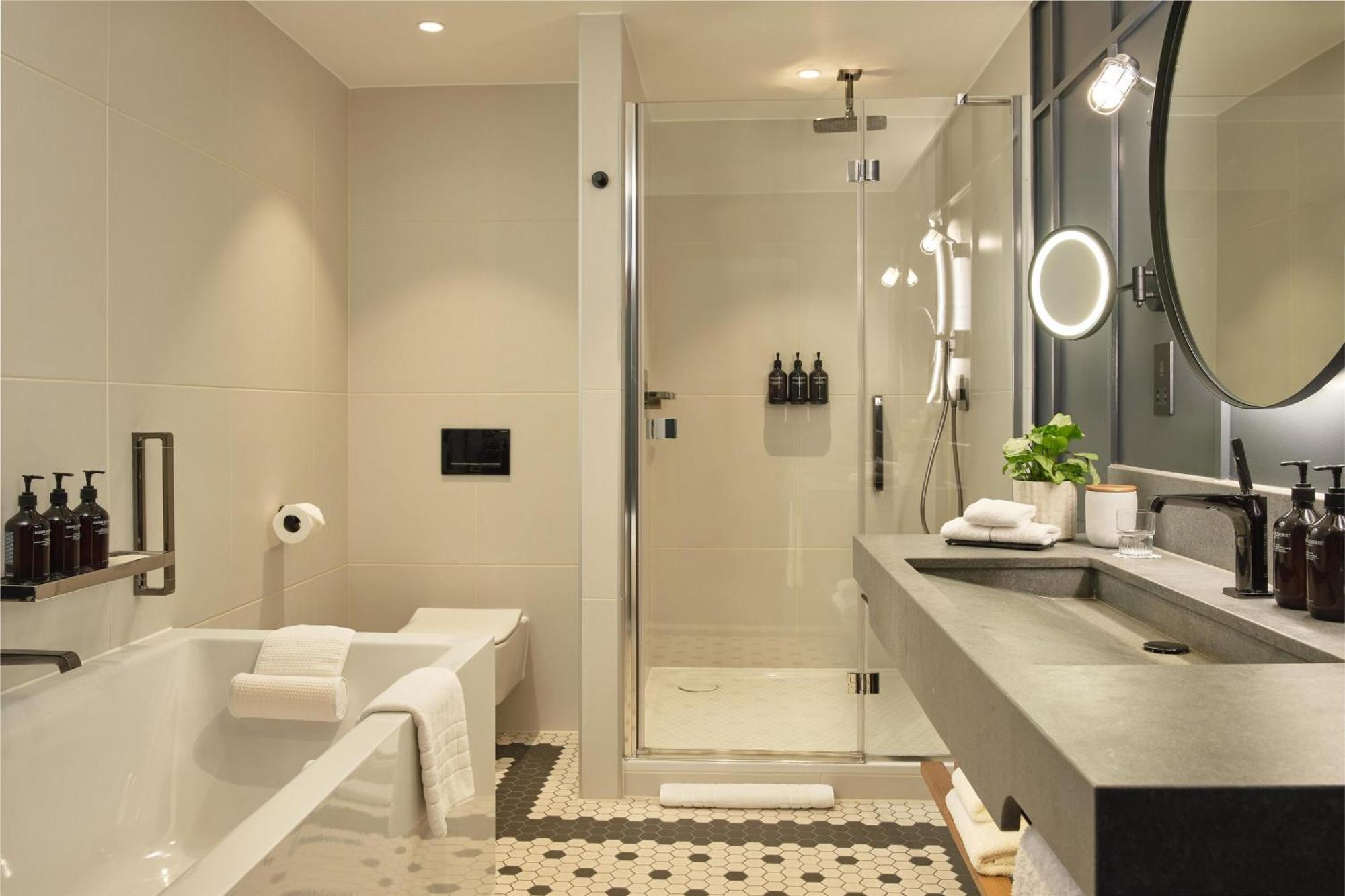 Hotel The Gantry London, Curio Collection By Hilton 4*